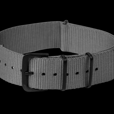20mm Grey NATO Reloj Strap with PVD Black Covert Buckles – Negro