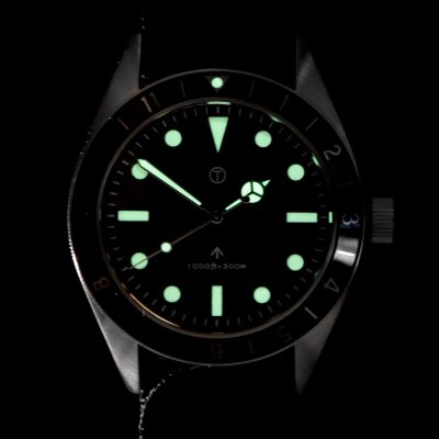 MWC Classic 1960s Pattern Divers Reloj with Retro Luminous Paint – NATO strap