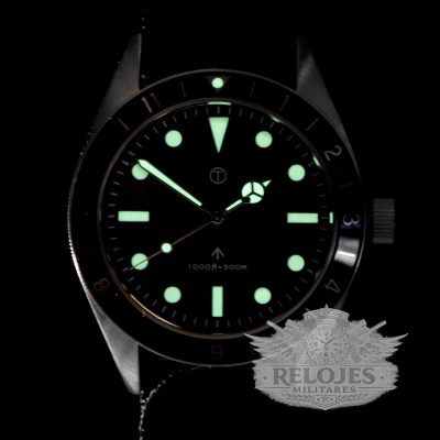 MWC Classic 1960s Pattern Divers Reloj with Retro Luminous Paint – NATO strap